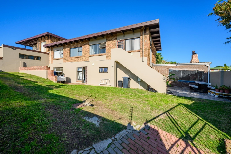 8 Bedroom Property for Sale in Summerstrand Eastern Cape